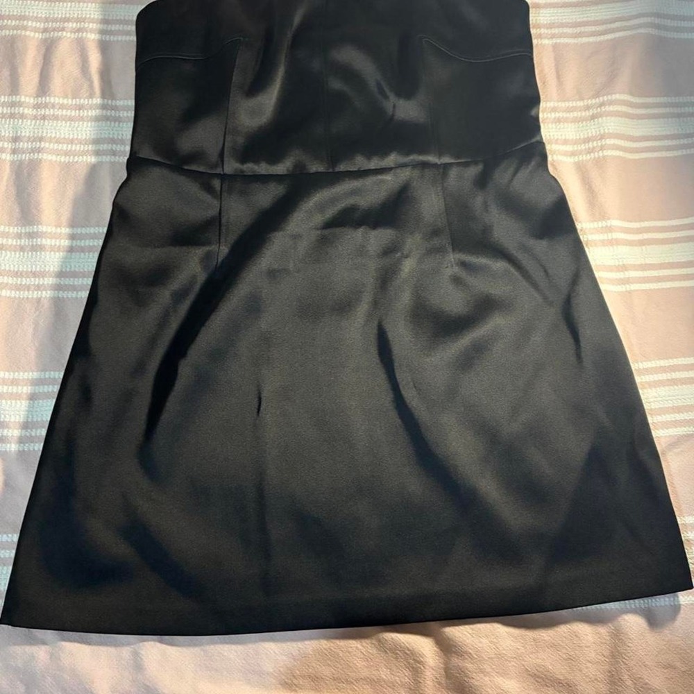 Black H&M strapless mini dress with zipper back. Size: L